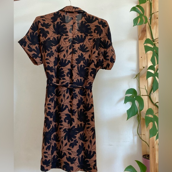 Floral patterned button-down tie-waist dress - Picture 2 of 3